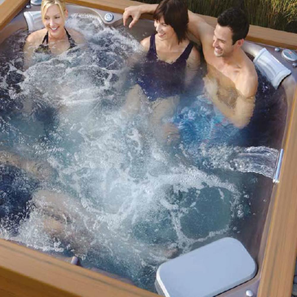 J-LXL Jacuzzi Hot Tub. 5-6 person. Lounge. Including child seat.